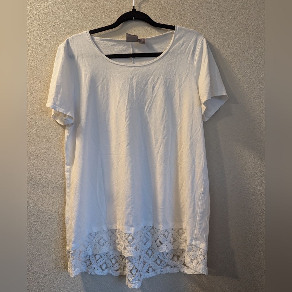 Chico's White Top with Lace Size 2  (M)